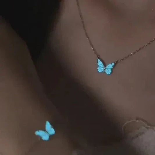 🦋 50% DE RÉDUCTION ! ✨ Pendentif Papillon Lumineux Rechargeable 2026 – Douce Lumière, Collier & Bracelet Inclus & Parfait Cadeau Romantique 🌸