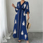 👗🔥 PROMO -34% ! Robe Longue Femme Col V Élégant Imprimé Ethnique – Manches Flottantes Cloche Gracieuses, Ceinture Taille Haute Silhouette Sablier, Fentes Latérales Liberté · Blanc & Bleu · S à 5XL ✨