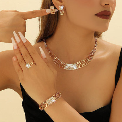 💎 -40% ! ✨ Parure de Bijoux Strass Élégante 4 Pièces – Alliage Zinc + Strass – Collier, Boucles d’Oreilles, Bracelet & Bague pour Soirée et Cadeau 🎁